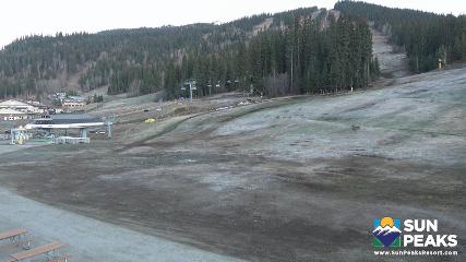 Sun Peaks: Village Day Lodge Slopeside (sunpeaksresort.com)