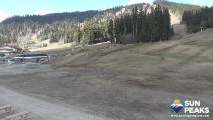 Sun Peaks: Village Day Lodge Slopeside (sunpeaksresort.com)