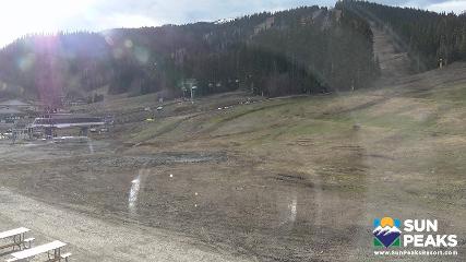 Sun Peaks: Village Day Lodge Slopeside (sunpeaksresort.com)