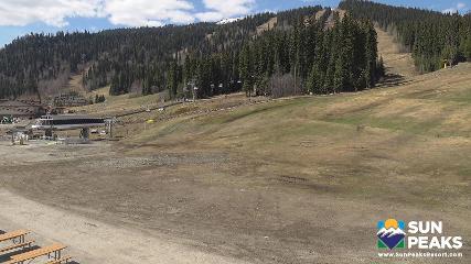 Sun Peaks: Village Day Lodge Slopeside (sunpeaksresort.com)