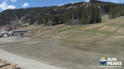Sun Peaks: Village Day Lodge Slopeside (sunpeaksresort.com)