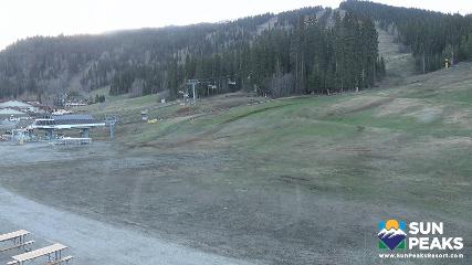 Sun Peaks: Village Day Lodge Slopeside (sunpeaksresort.com)