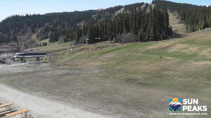 Sun Peaks: Village Day Lodge Slopeside (sunpeaksresort.com)