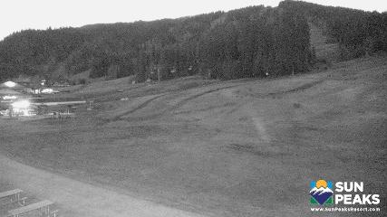 Sun Peaks: Village Day Lodge Slopeside (sunpeaksresort.com)