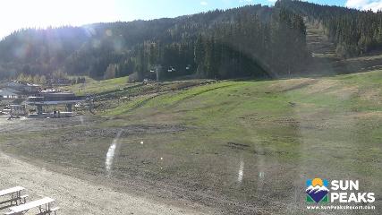 Sun Peaks: Village Day Lodge Slopeside (sunpeaksresort.com)