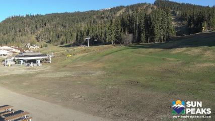 Sun Peaks: Village Day Lodge Slopeside (sunpeaksresort.com)