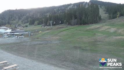 Sun Peaks: Village Day Lodge Slopeside (sunpeaksresort.com)