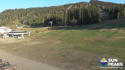 Sun Peaks: Village Day Lodge Slopeside (sunpeaksresort.com)