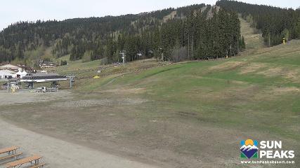 Sun Peaks: Village Day Lodge Slopeside (sunpeaksresort.com)