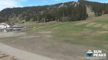 Sun Peaks: Village Day Lodge Slopeside (sunpeaksresort.com)