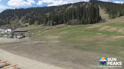 Sun Peaks: Village Day Lodge Slopeside (sunpeaksresort.com)