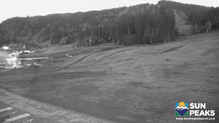 Sun Peaks: Village Day Lodge Slopeside (sunpeaksresort.com)