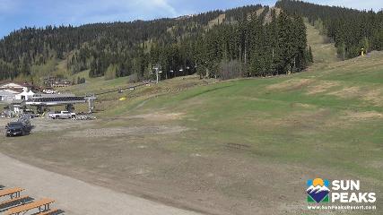 Sun Peaks: Village Day Lodge Slopeside (sunpeaksresort.com)