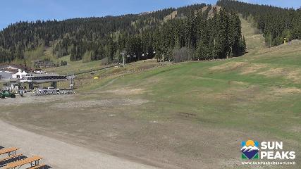Sun Peaks: Village Day Lodge Slopeside (sunpeaksresort.com)