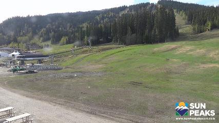 Sun Peaks: Village Day Lodge Slopeside (sunpeaksresort.com)
