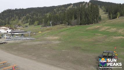 Sun Peaks: Village Day Lodge Slopeside (sunpeaksresort.com)