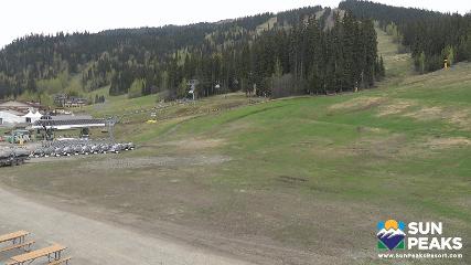 Sun Peaks: Village Day Lodge Slopeside (sunpeaksresort.com)
