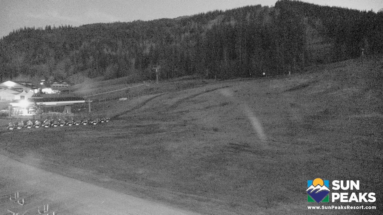 Webcam Sun Peaks: Village Day Lodge Slopeside