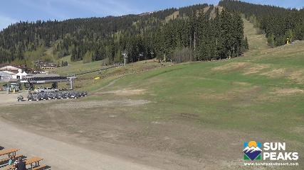 Sun Peaks: Village Day Lodge Slopeside (sunpeaksresort.com)