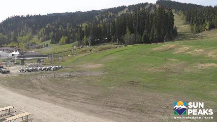 Sun Peaks: Village Day Lodge Slopeside (sunpeaksresort.com)