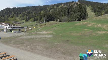 Sun Peaks: Village Day Lodge Slopeside (sunpeaksresort.com)