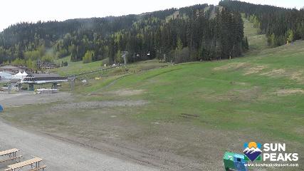 Sun Peaks: Village Day Lodge Slopeside (sunpeaksresort.com)
