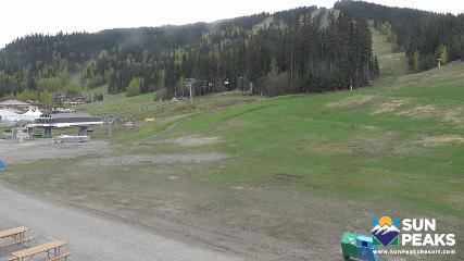 Sun Peaks: Village Day Lodge Slopeside (sunpeaksresort.com)