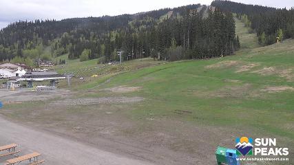 Sun Peaks: Village Day Lodge Slopeside (sunpeaksresort.com)