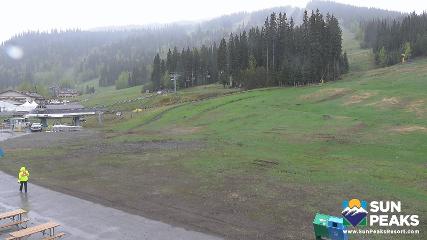 Sun Peaks: Village Day Lodge Slopeside (sunpeaksresort.com)