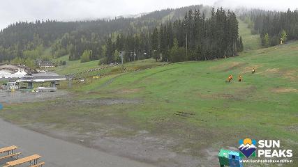 Sun Peaks: Village Day Lodge Slopeside (sunpeaksresort.com)