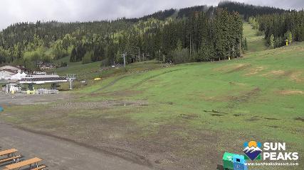 Sun Peaks: Village Day Lodge Slopeside (sunpeaksresort.com)