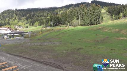 Sun Peaks: Village Day Lodge Slopeside (sunpeaksresort.com)
