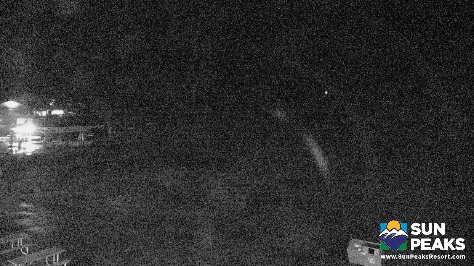 Webcam Sun Peaks: Village Day Lodge Slopeside