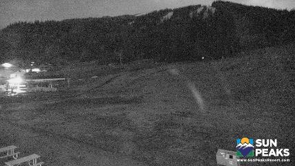Sun Peaks: Village Day Lodge Slopeside (sunpeaksresort.com)