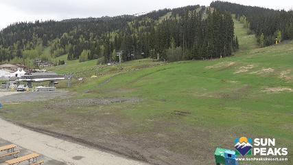 Sun Peaks: Village Day Lodge Slopeside (sunpeaksresort.com)