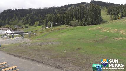 Sun Peaks: Village Day Lodge Slopeside (sunpeaksresort.com)