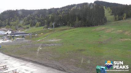 Sun Peaks: Village Day Lodge Slopeside (sunpeaksresort.com)