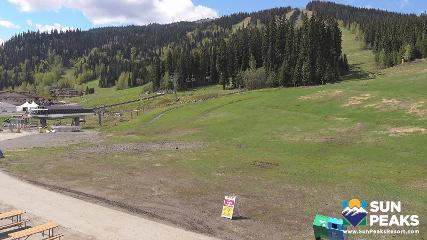 Sun Peaks: Village Day Lodge Slopeside (sunpeaksresort.com)