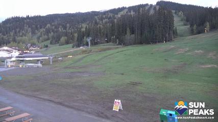 Sun Peaks: Village Day Lodge Slopeside (sunpeaksresort.com)