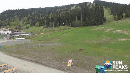 Sun Peaks: Village Day Lodge Slopeside (sunpeaksresort.com)