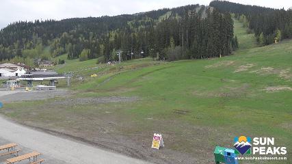 Sun Peaks: Village Day Lodge Slopeside (sunpeaksresort.com)