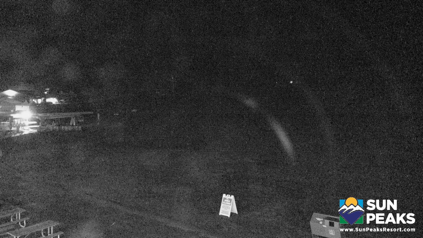 Webcam Sun Peaks: Village Day Lodge Slopeside