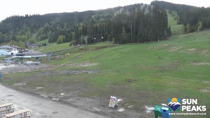 Sun Peaks: Village Day Lodge Slopeside (sunpeaksresort.com)