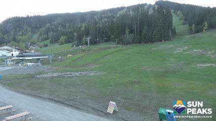 Sun Peaks: Village Day Lodge Slopeside (sunpeaksresort.com)