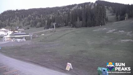 Sun Peaks: Village Day Lodge Slopeside (sunpeaksresort.com)