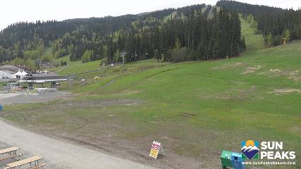 Sun Peaks: Village Day Lodge Slopeside (sunpeaksresort.com)