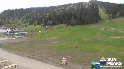 Sun Peaks: Village Day Lodge Slopeside (sunpeaksresort.com)