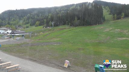 Sun Peaks: Village Day Lodge Slopeside (sunpeaksresort.com)