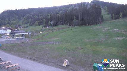 Sun Peaks: Village Day Lodge Slopeside (sunpeaksresort.com)