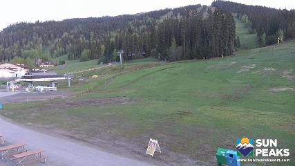 Sun Peaks: Village Day Lodge Slopeside (sunpeaksresort.com)